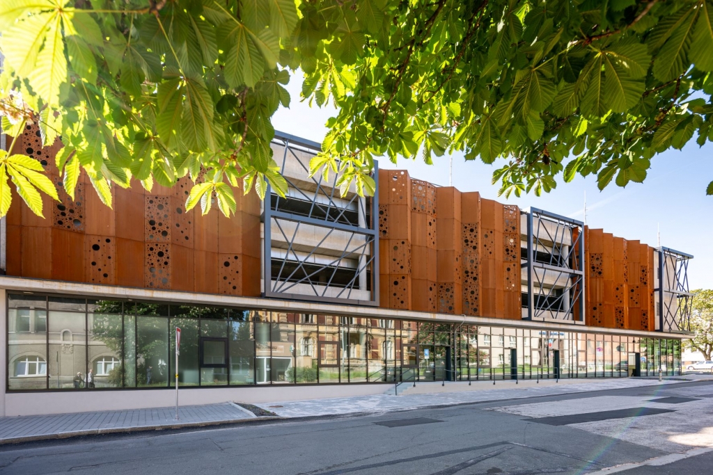 Nový ceník v parkovacím domě Městské nemocnice